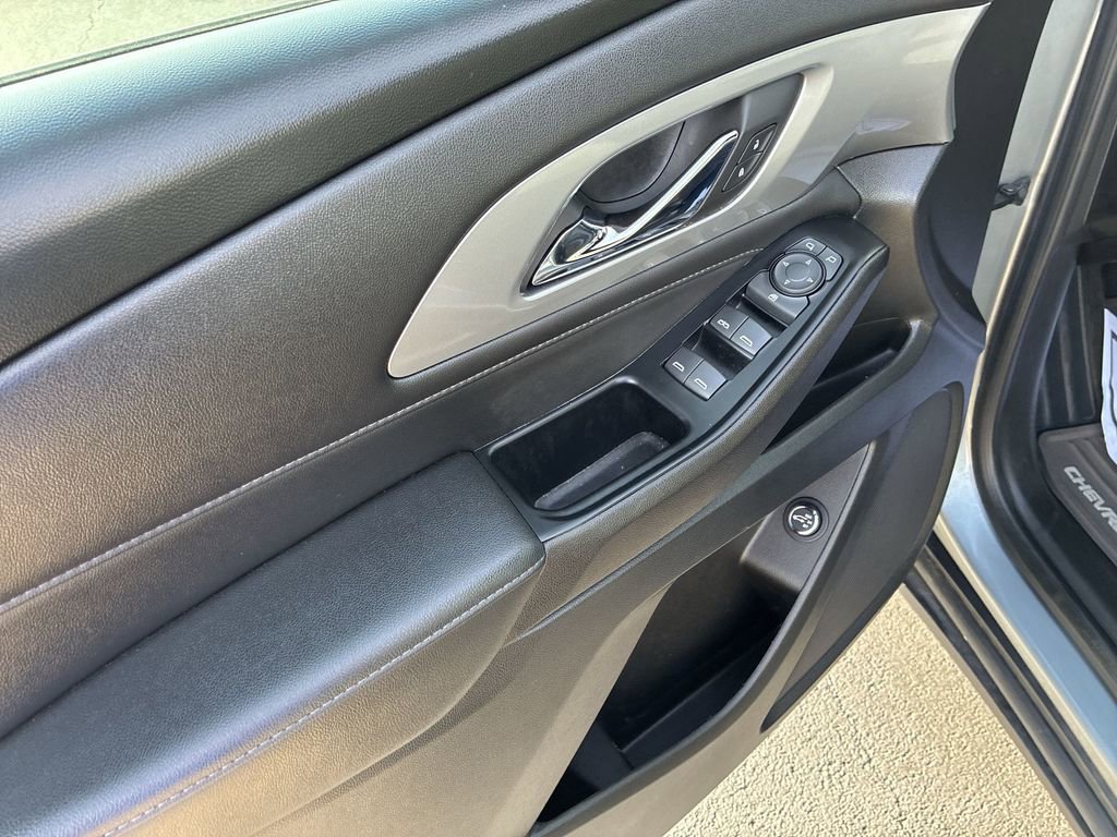 Used 2023 Chevrolet Traverse LT image 13