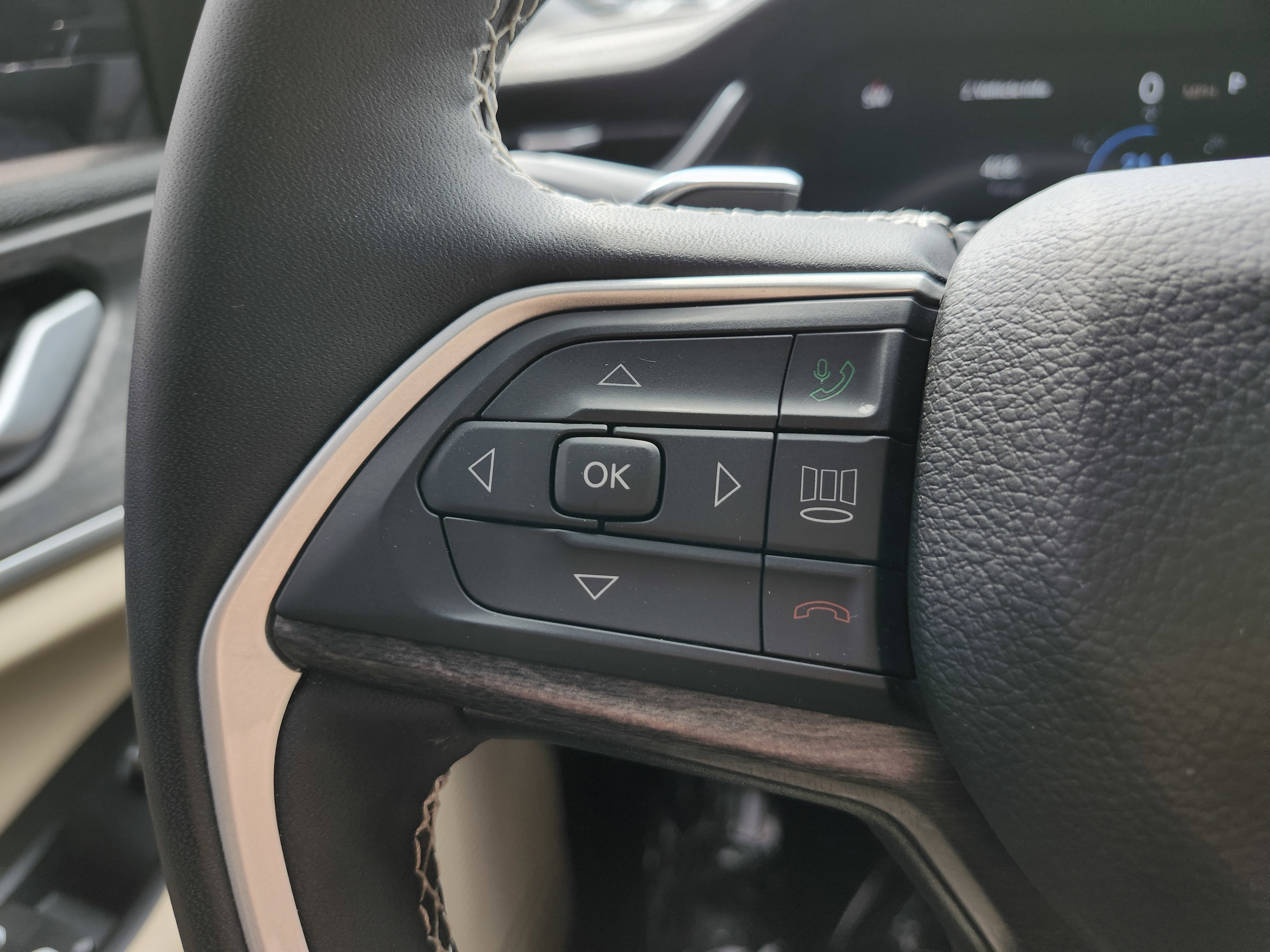 Used 2023 Jeep Grand Cherokee L Limited image 39