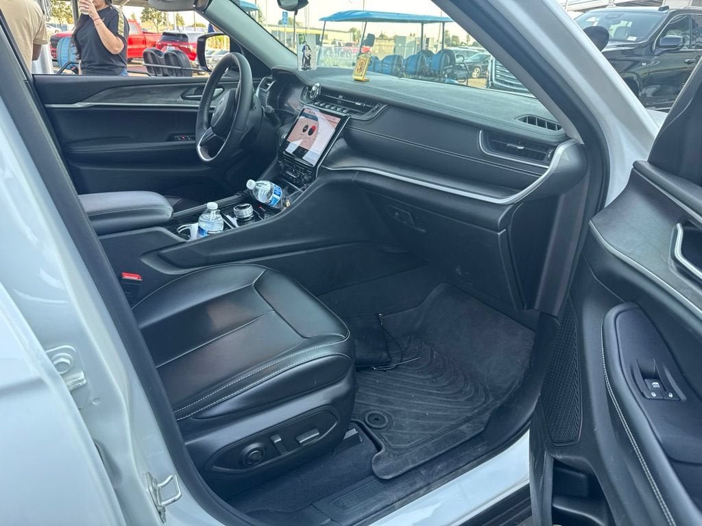 Used 2023 Jeep Grand Cherokee L Limited RWD image 29