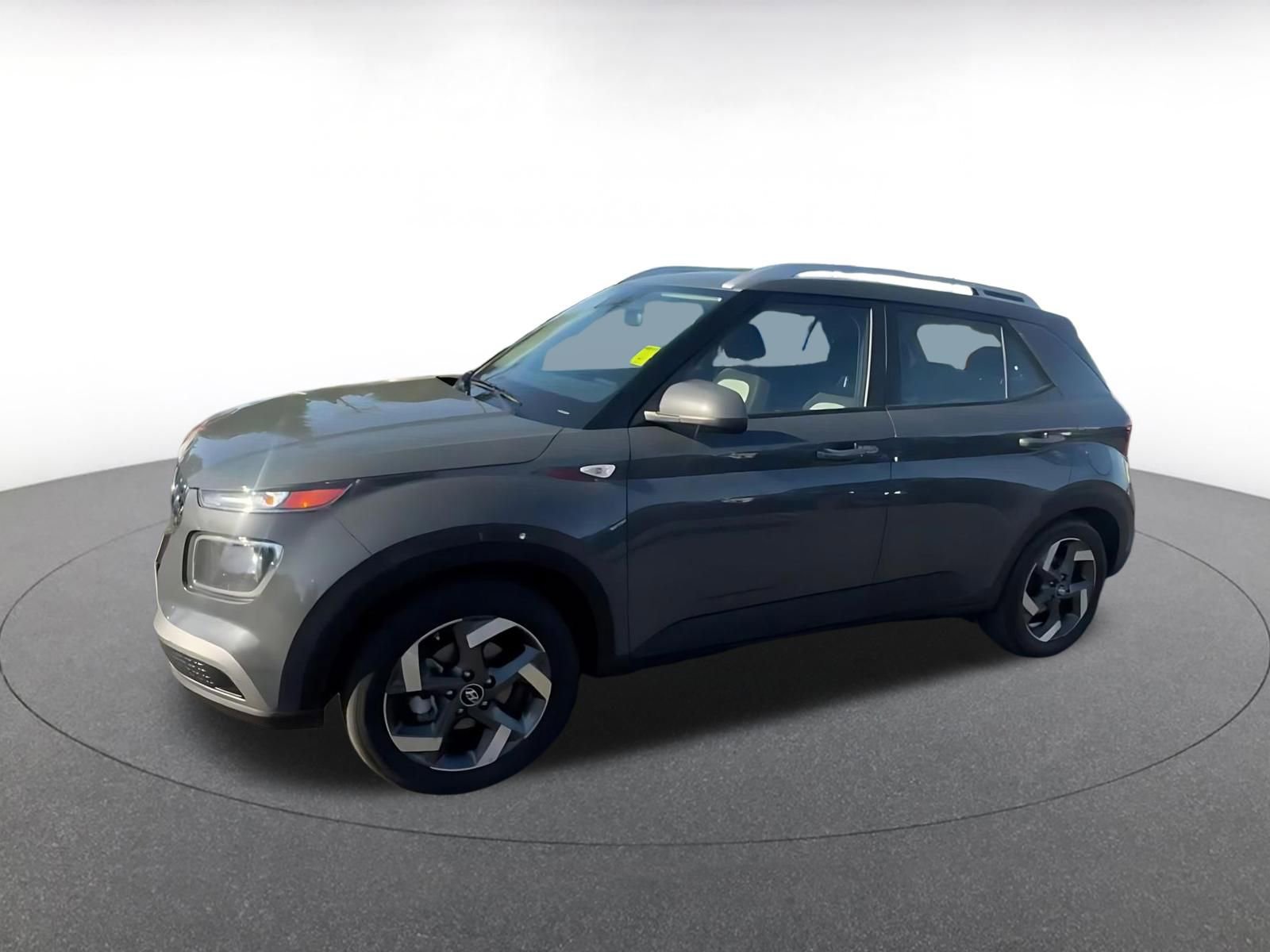 Used 2025 Hyundai Venue SEL image 8