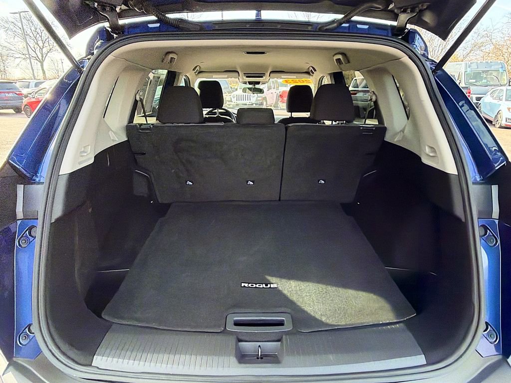 Used 2023 Nissan Rogue SV image 14