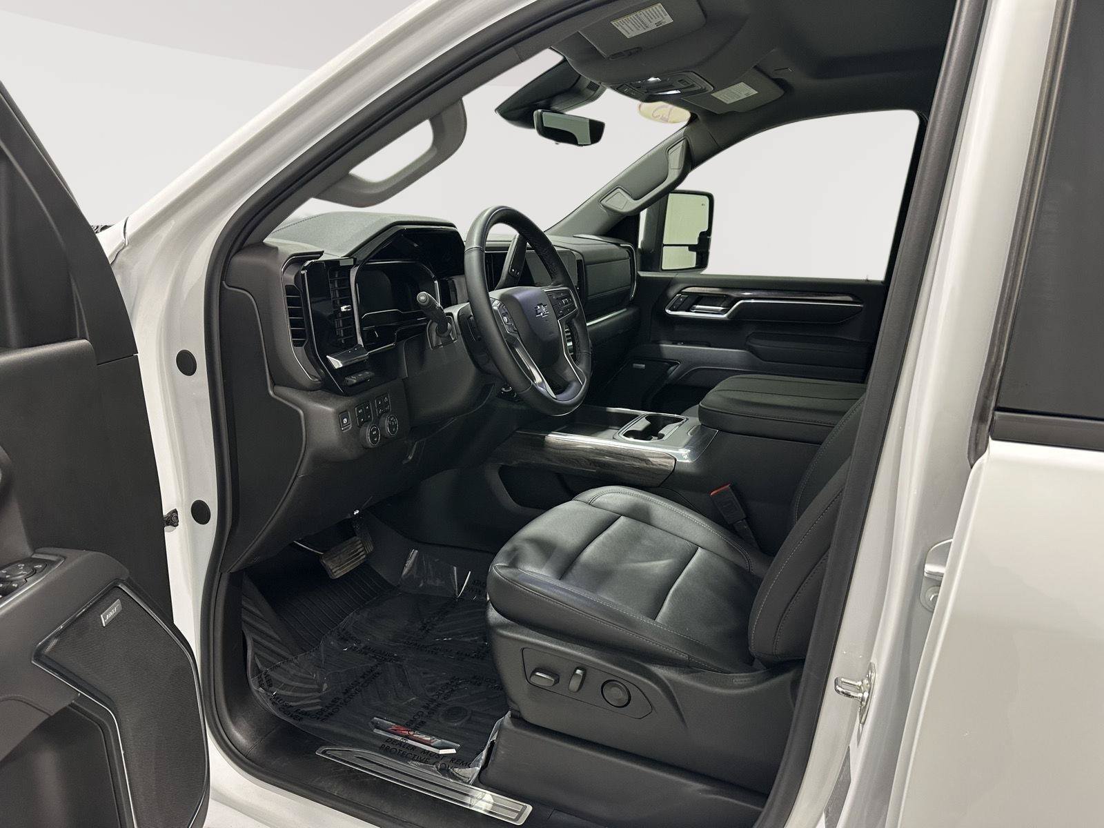 Used 2025 Chevrolet Silverado 3500 LTZ w/ LTZ Plus Package AWD/4WD image 18