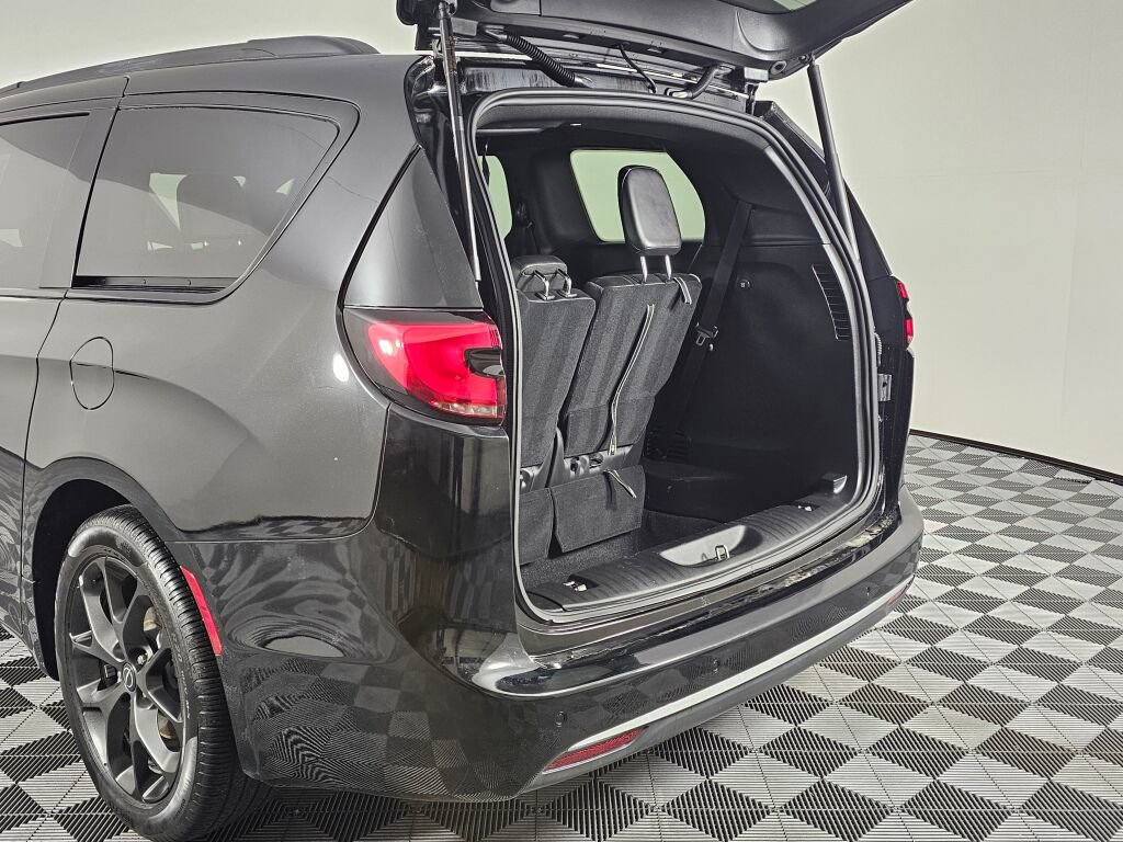 Used 2026 Chrysler Pacifica Limited w/ S Appearance Package image 14
