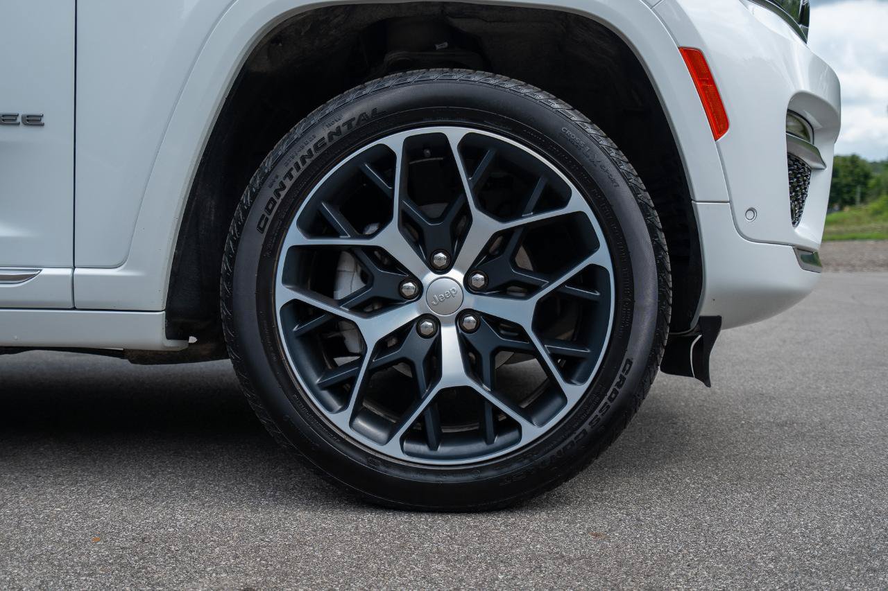 Used 2024 Jeep Grand Cherokee Summit AWD/4WD image 11