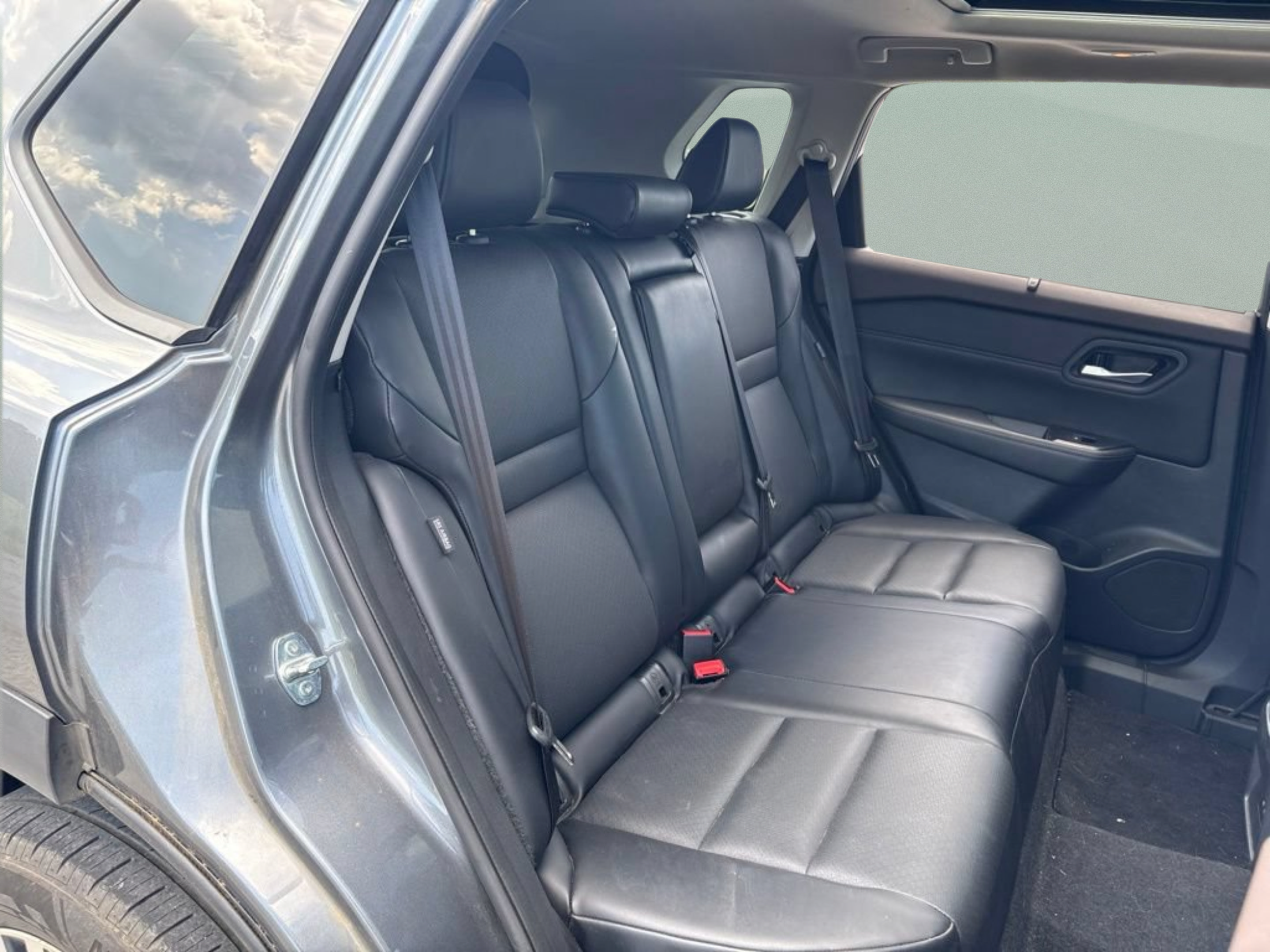 Used 2023 Nissan Rogue SV w/ SV Premium B Package FWD image 20