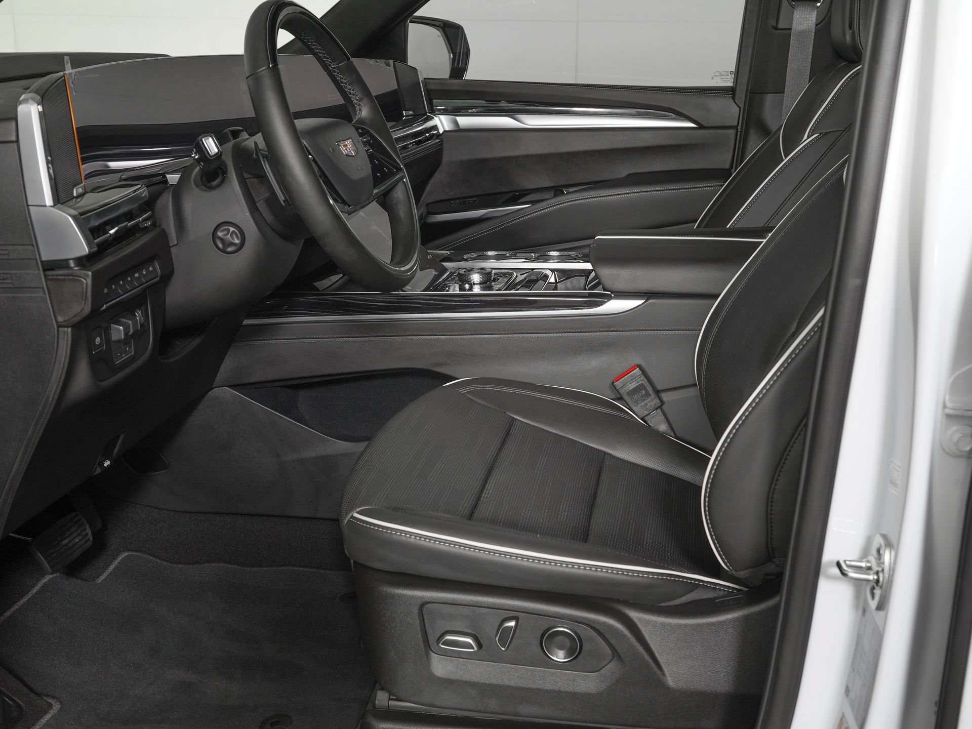 Used 2026 Cadillac Escalade Sport w/ Touring Package AWD/4WD image 14