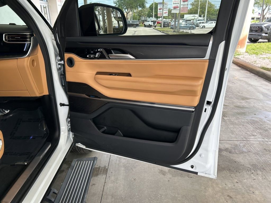 Used 2025 Jeep Grand Wagoneer L Series III w/ Rear Seat Video Group 1 image 31