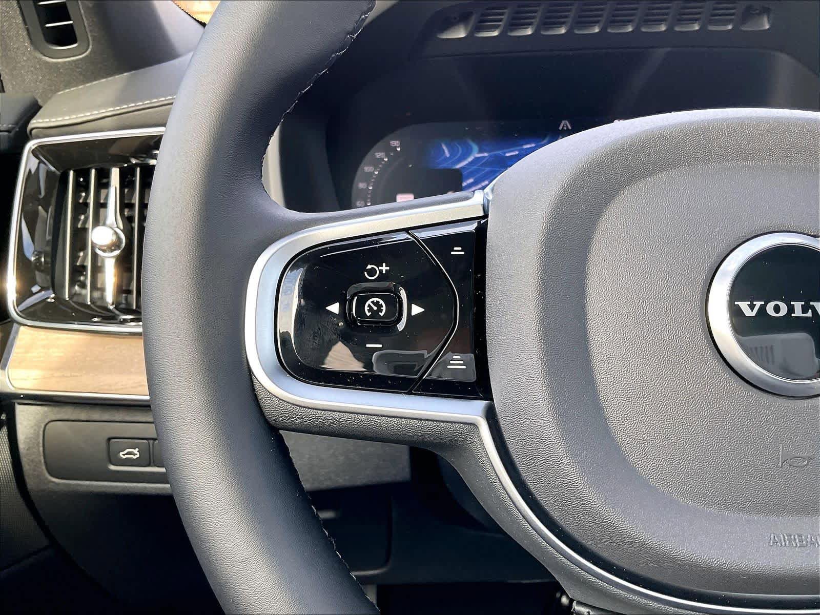 New 2026 Volvo XC90 T8 Plus w/ Protection Package Premier image 17