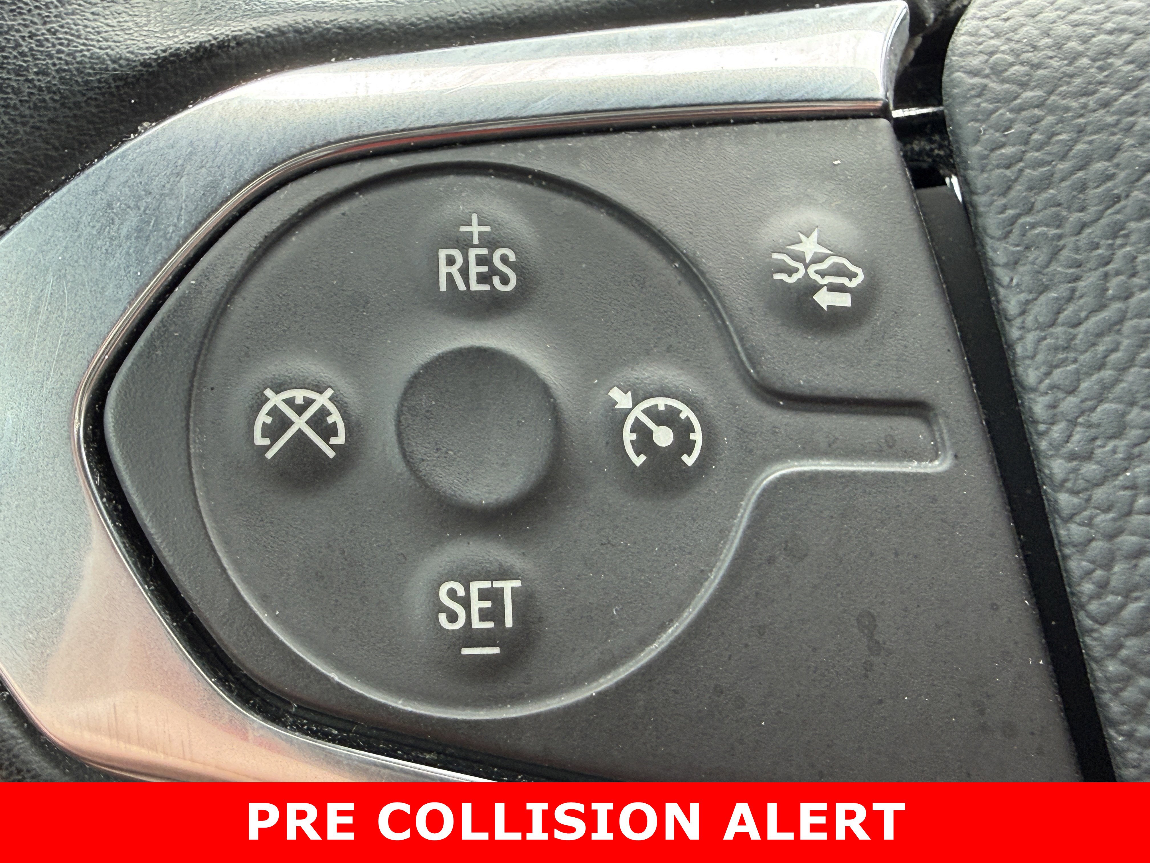 Used 2023 Chevrolet Traverse LT image 24