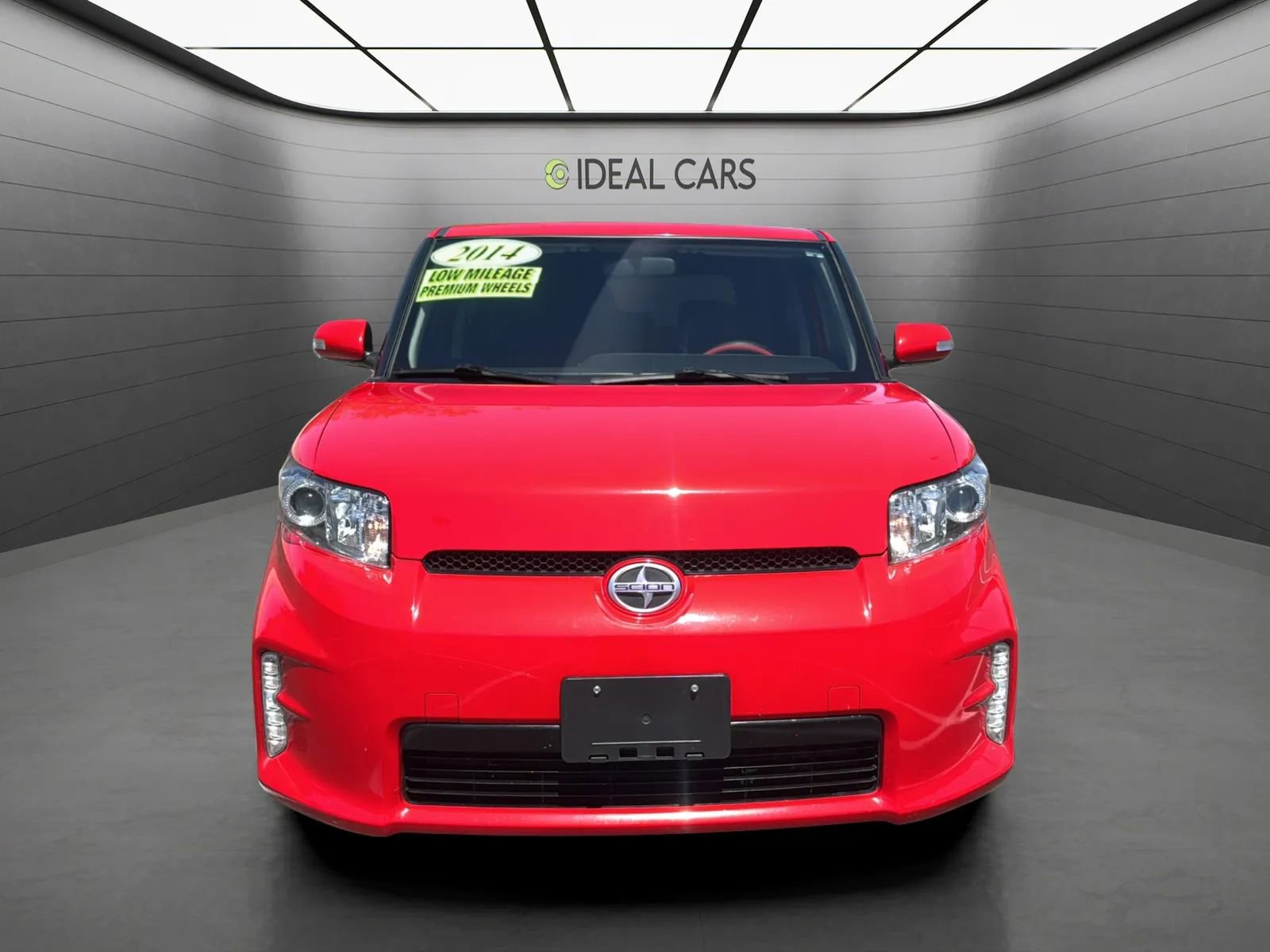 Used 2014 Scion xB FWD image 2