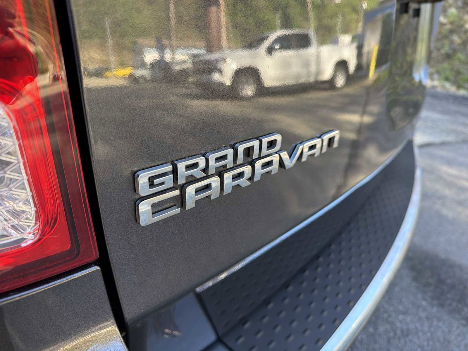 Used 2018 Dodge Grand Caravan SXT FWD image 27