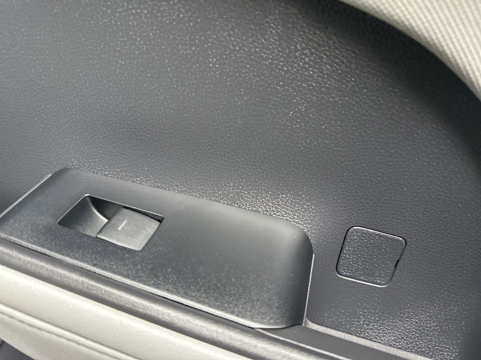 Used 2021 Toyota Highlander LE image 34