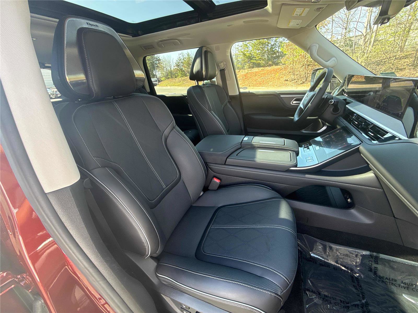 Certified 2025 INFINITI QX80 Sensory image 26