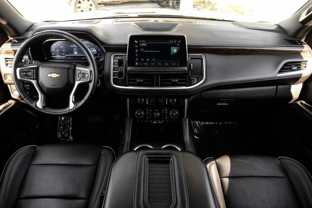 Used 2024 Chevrolet Suburban Premier image 7