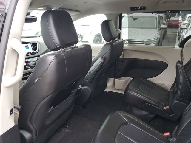 Used 2023 Chrysler Pacifica Touring-L FWD image 28