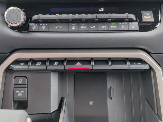 Used 2026 Toyota Tundra Platinum AWD/4WD image 17