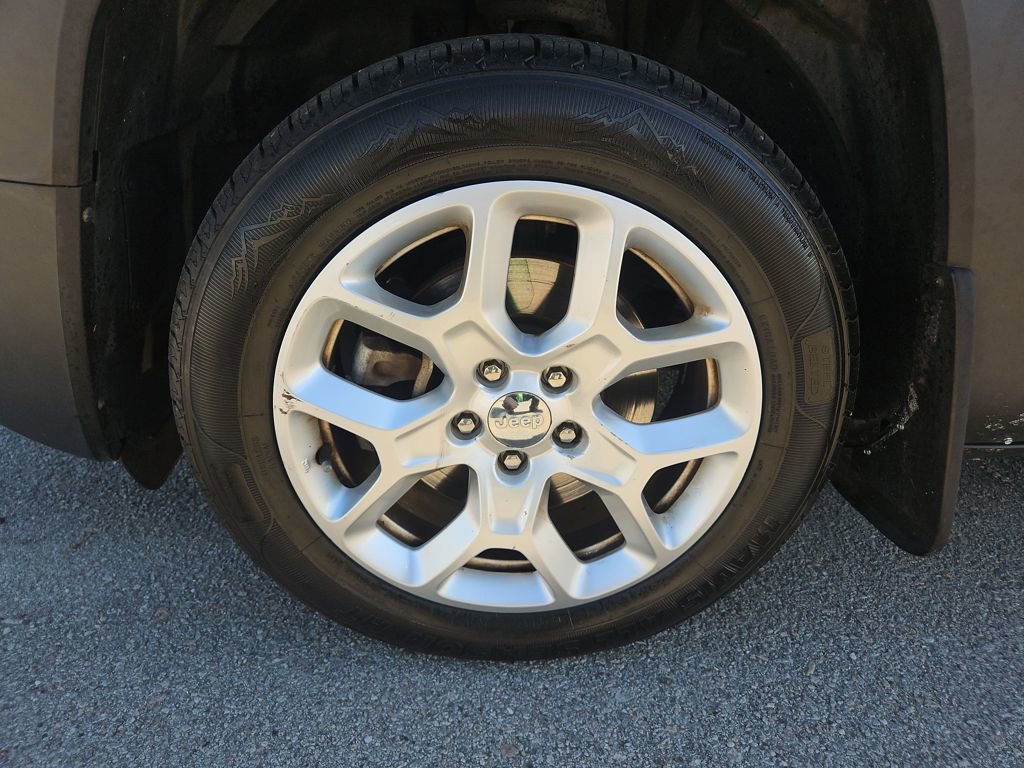 Used 2018 Jeep Renegade Latitude image 13