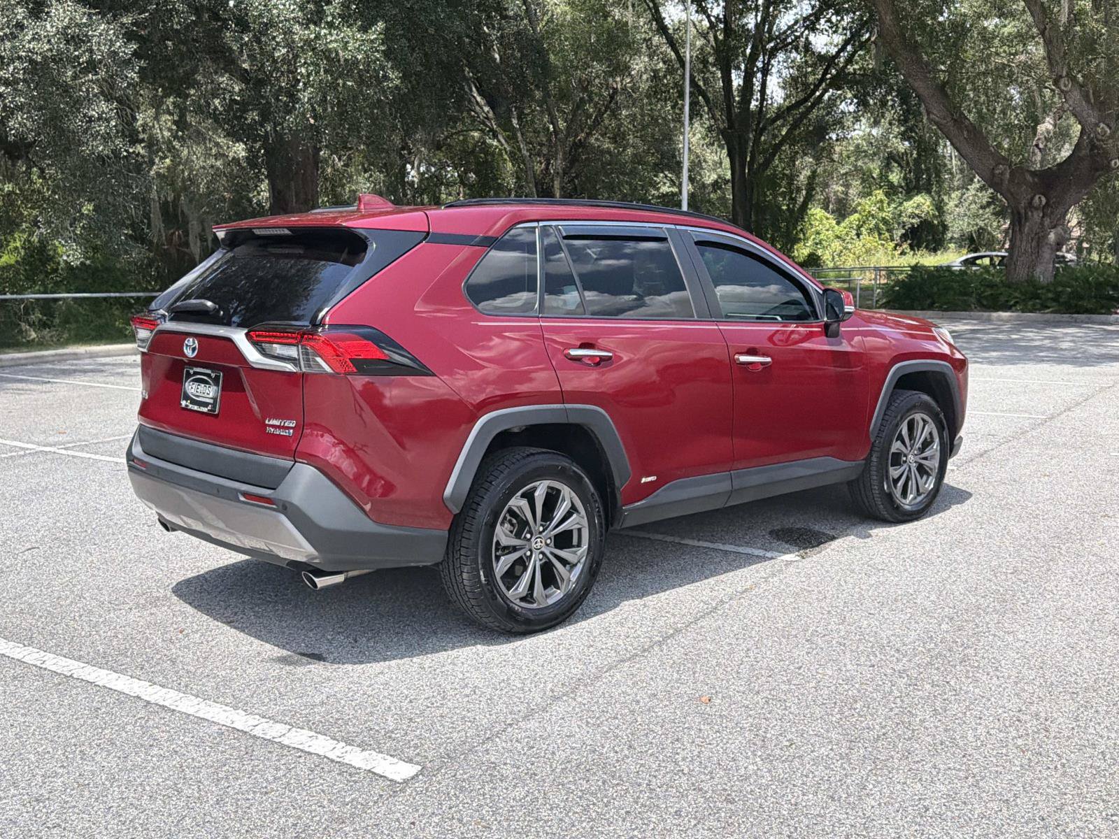Used 2022 Toyota RAV4 Limited AWD/4WD image 4