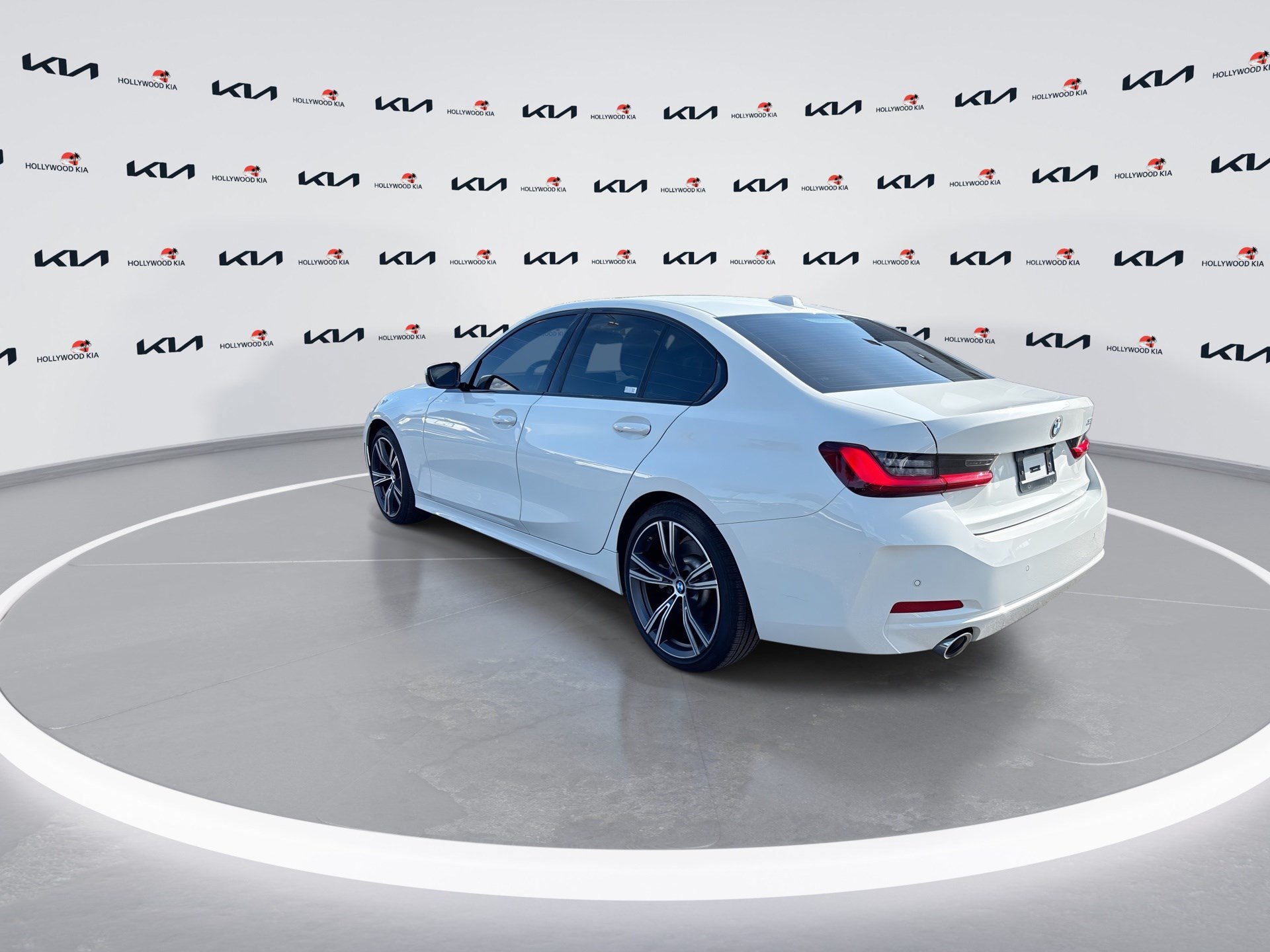 Used 2023 BMW 330i Sedan w/ Convenience Package RWD image 6