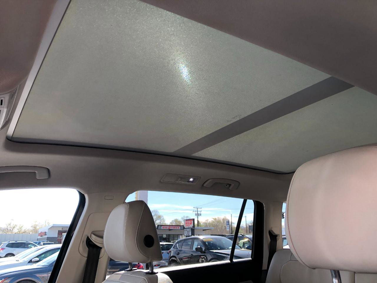 Used 2019 Volkswagen Tiguan SEL Premium image 14