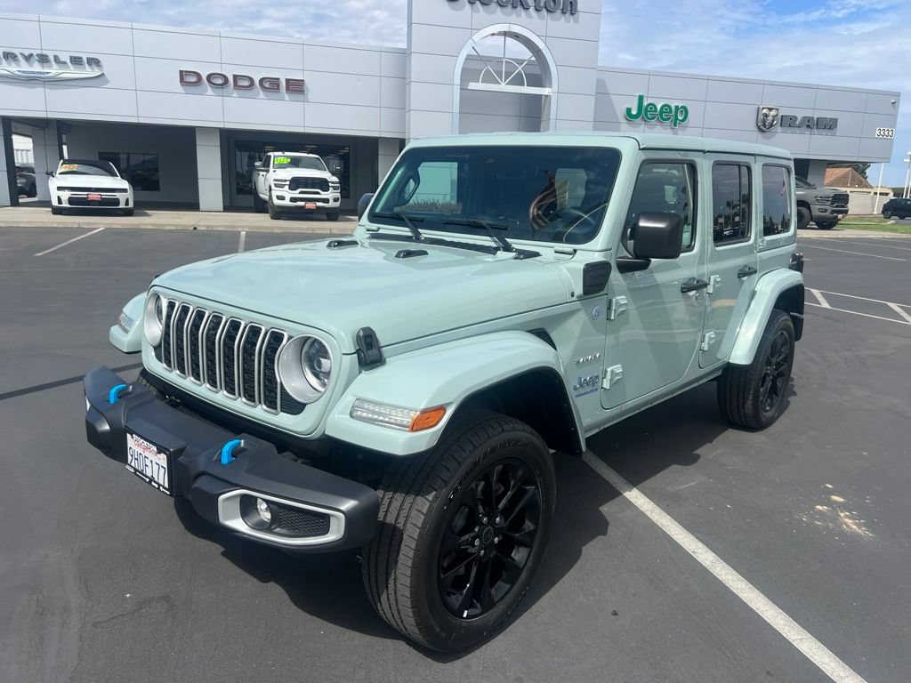 Used 2024 Jeep Wrangler Unlimited Sahara w/ Technology Group AWD/4WD image 4