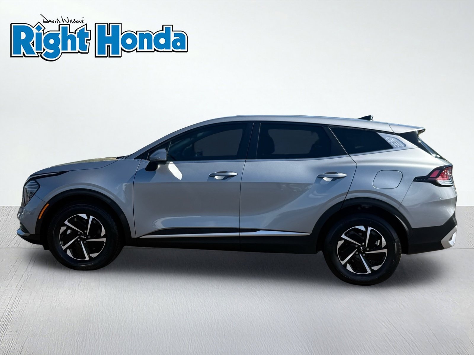 Used 2025 Kia Sportage LX FWD image 3