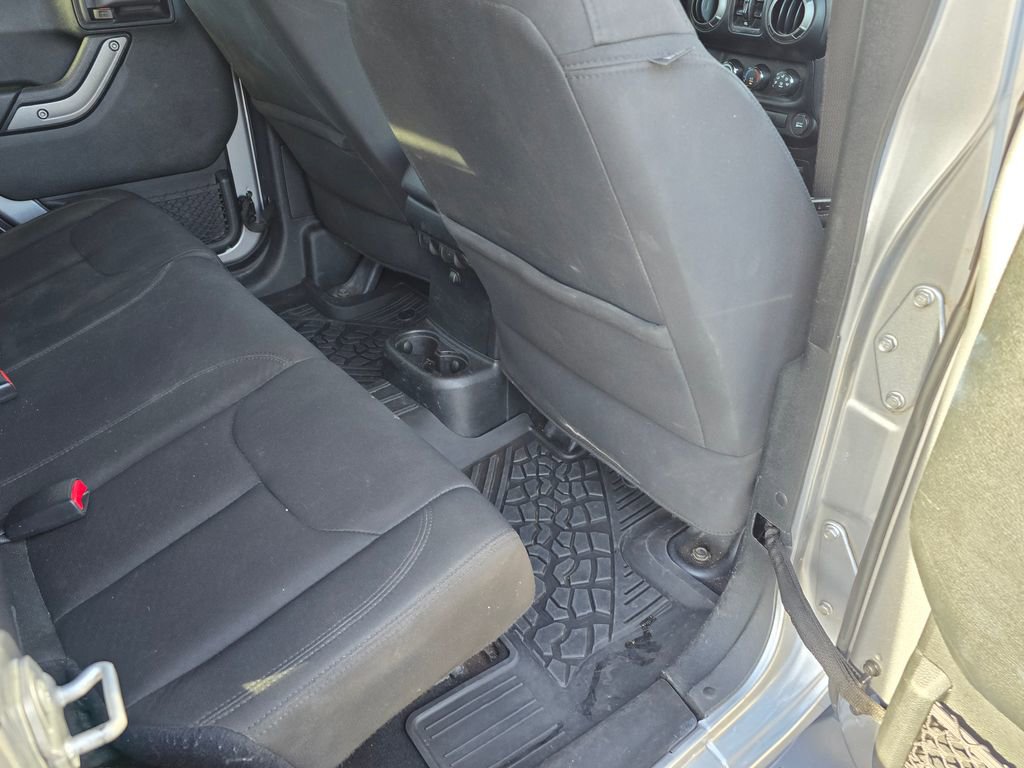 Used 2018 Jeep Wrangler Unlimited Sport S image 29