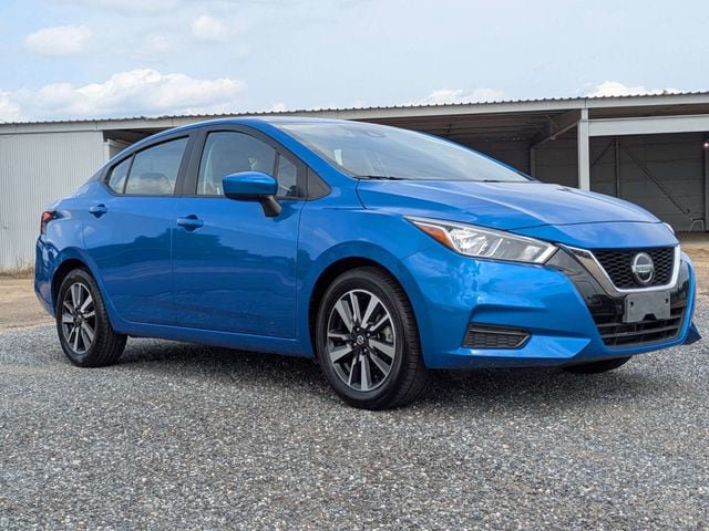 Used 2022 Nissan Versa SV FWD image 2