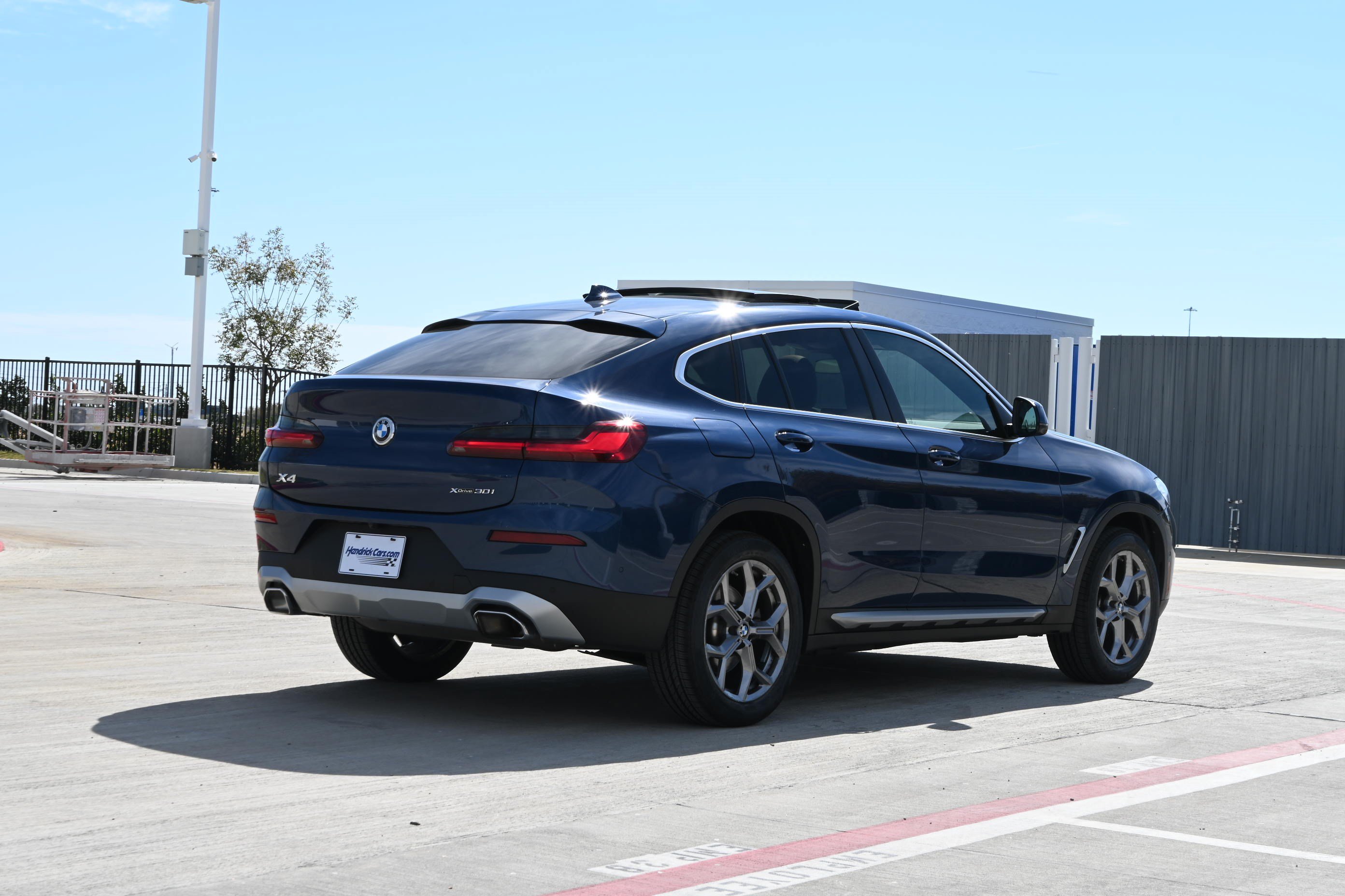 Certified 2025 BMW X4 xDrive30i AWD/4WD image 9