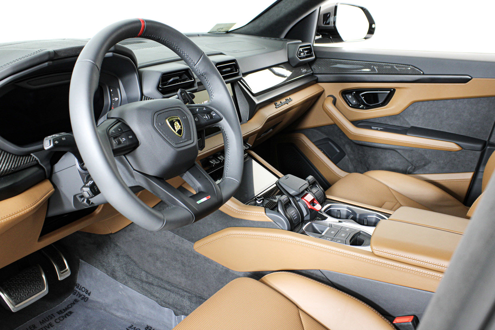 Used 2025 Lamborghini Urus SE AWD/4WD image 2