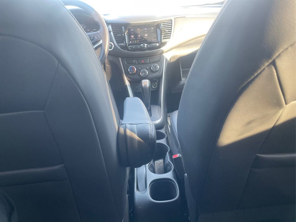 Used 2022 Chevrolet Trax LT w/ LT Convenience Package image 21