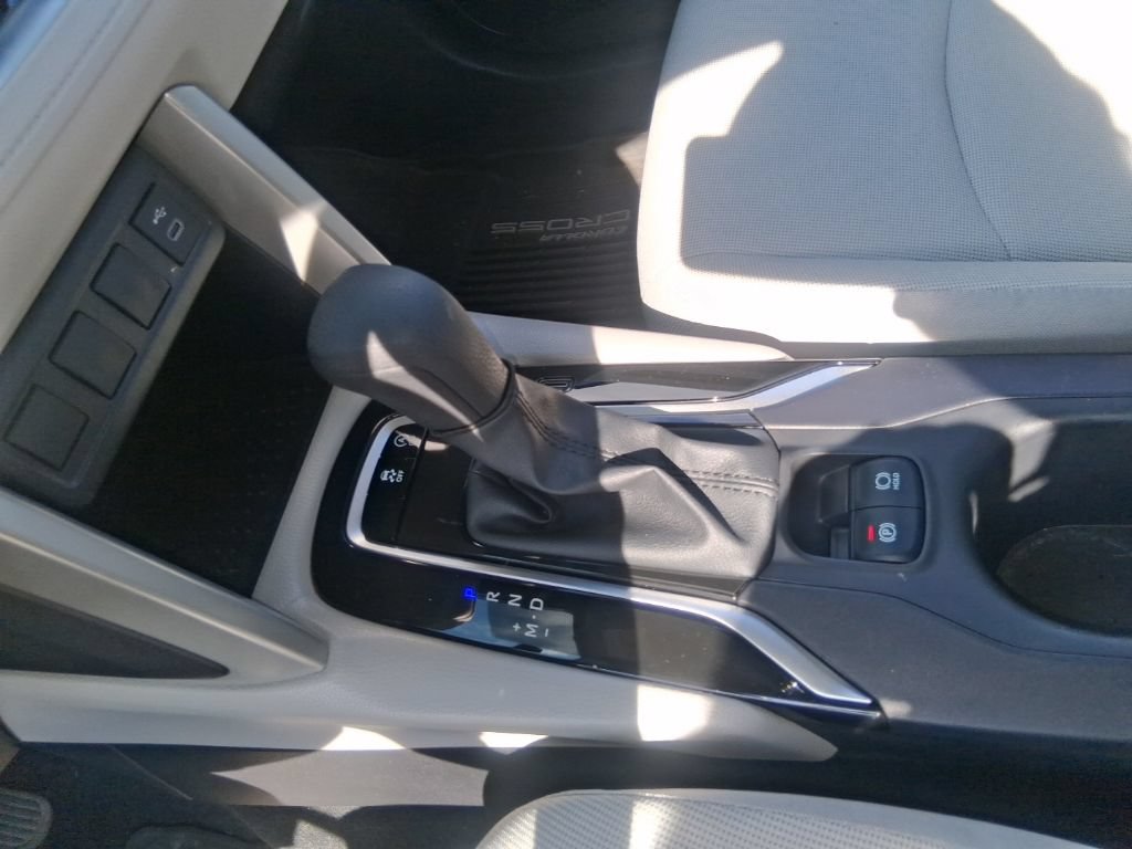 Used 2025 Toyota Corolla Cross L FWD image 15