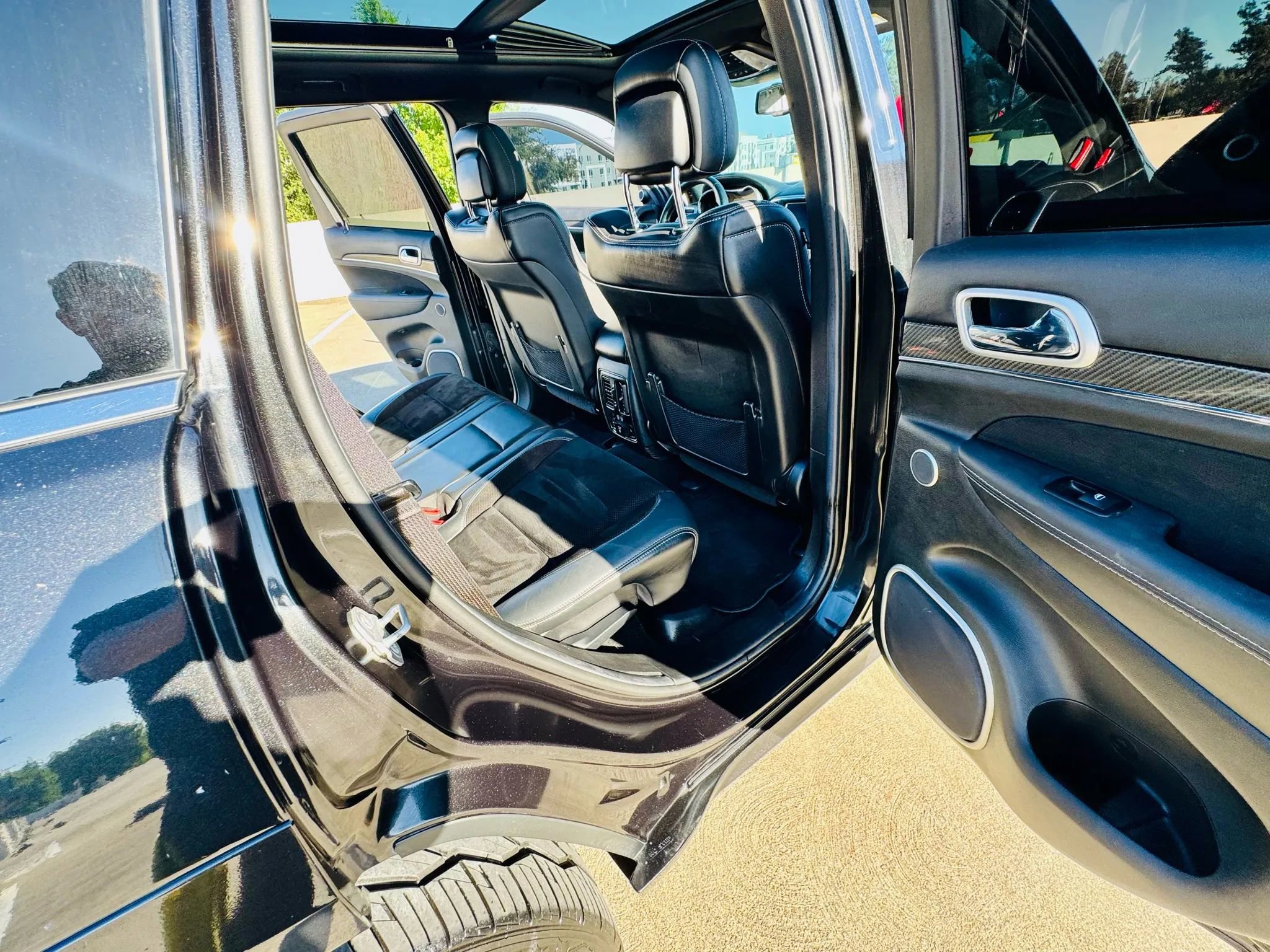 Used 2014 Jeep Grand Cherokee SRT8 w/ Luxury Group II image 58