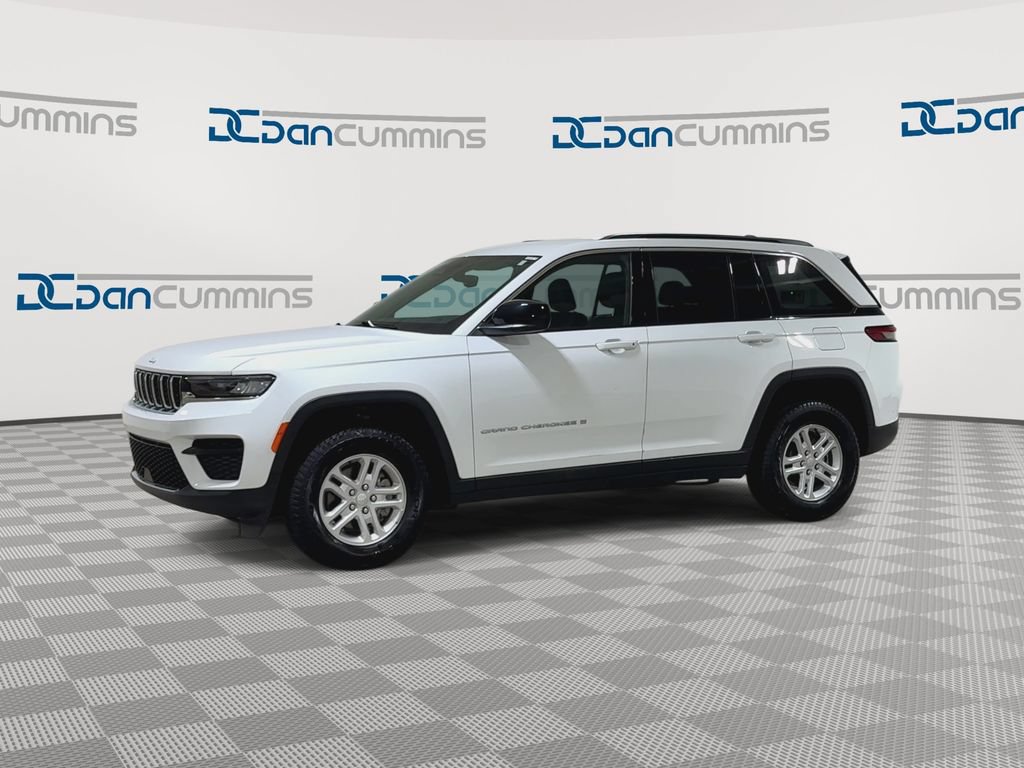 Used 2024 Jeep Grand Cherokee Laredo w/ Luxury Tech Group I AWD/4WD image 4