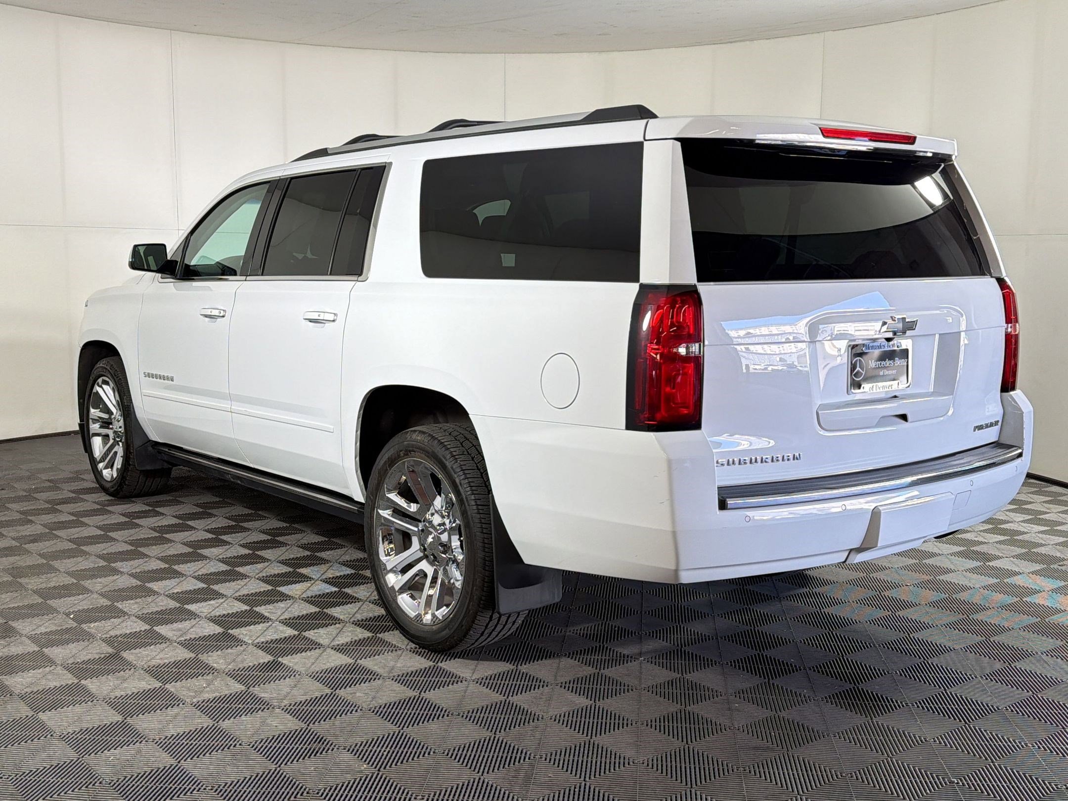 Used 2019 Chevrolet Suburban Premier w/ Premier Plus Edition AWD/4WD image 3