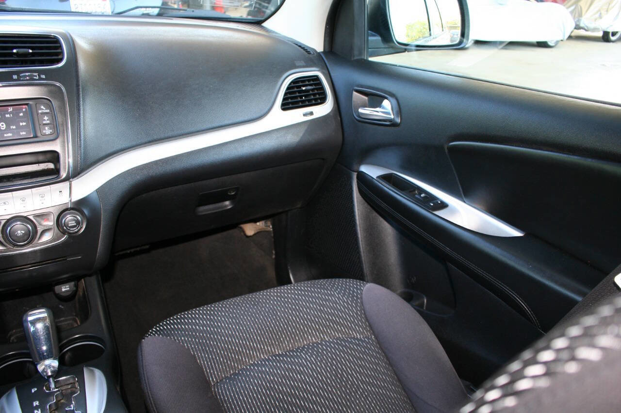Used 2013 Dodge Journey SXT w/ Flexible Seating Group AWD/4WD image 12
