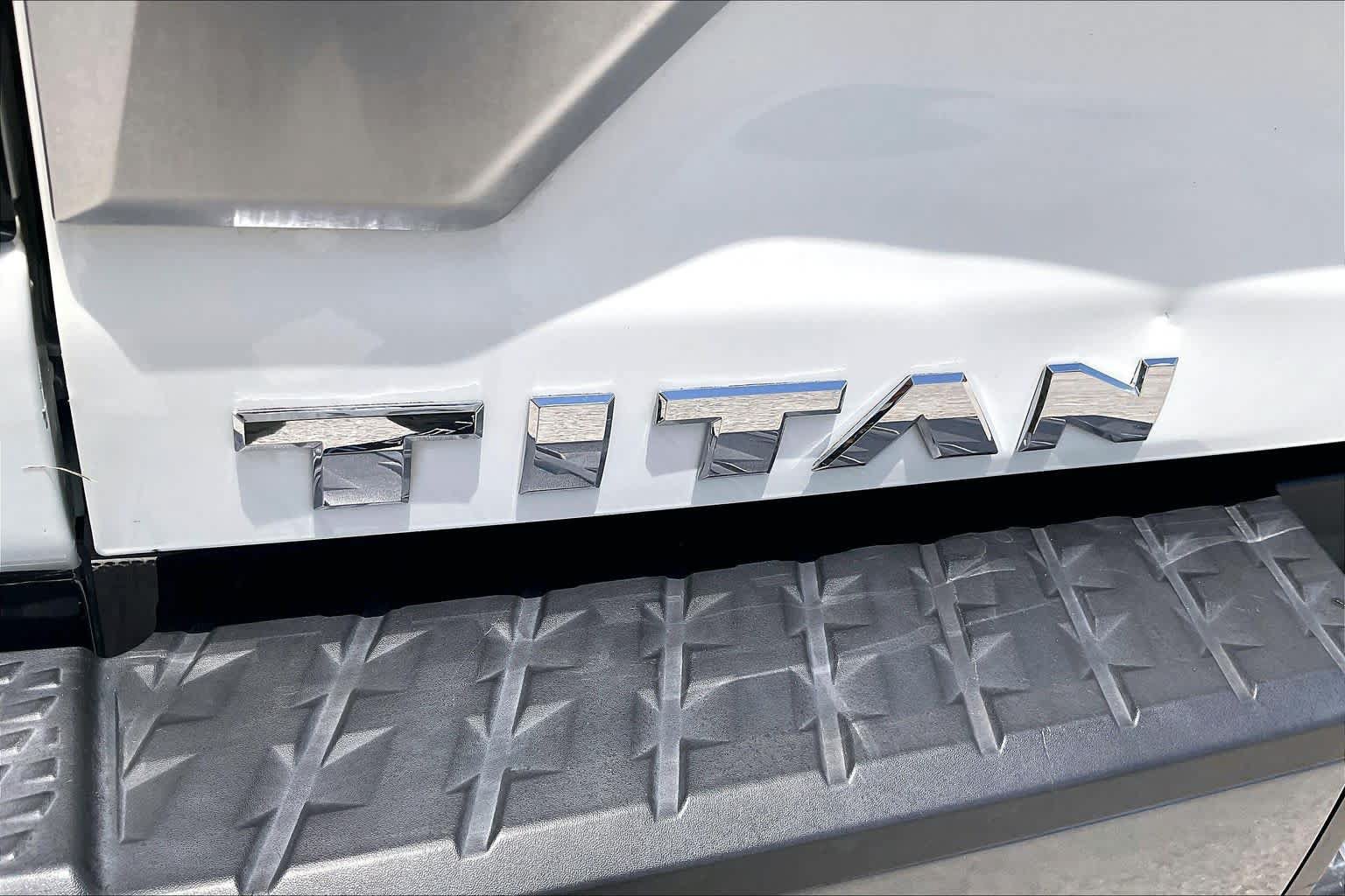 Used 2021 Nissan Titan Platinum Reserve w/ Off Road Protection Package AWD/4WD image 10