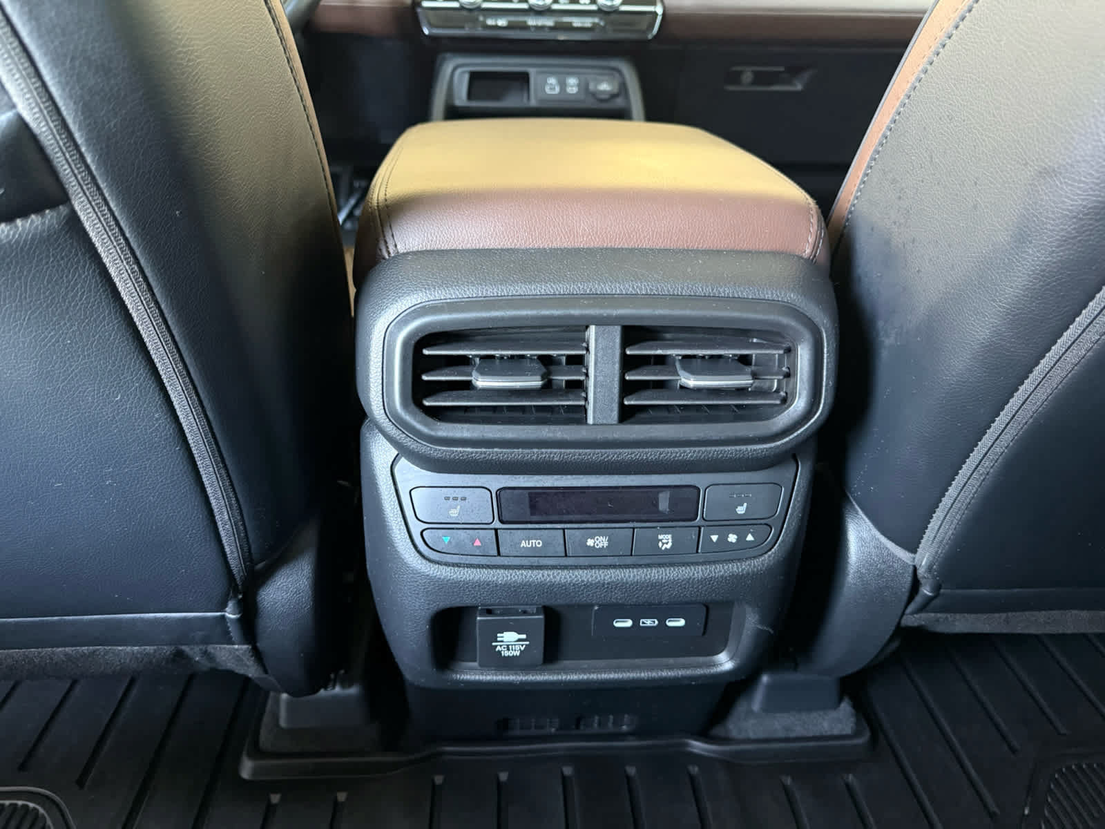 Used 2024 Honda Pilot Elite image 11