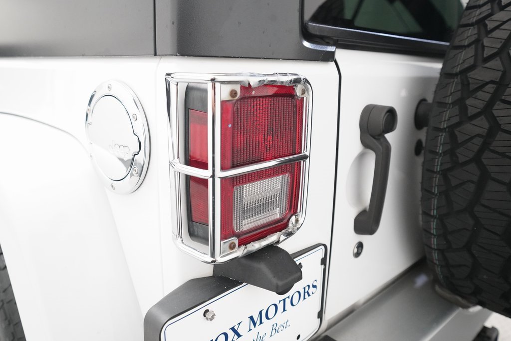 Used 2015 Jeep Wrangler Unlimited Sahara w/ Connectivity Group image 29