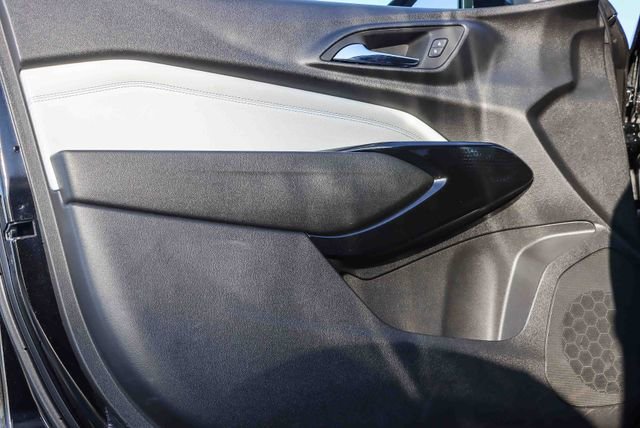 Used 2025 Chevrolet Trax LT w/ LT Convenience Package image 23