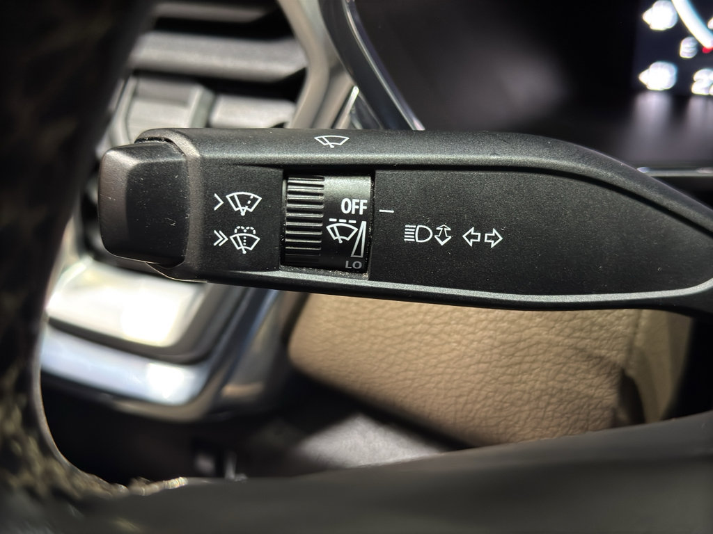 Used 2024 GMC Canyon Denali image 27