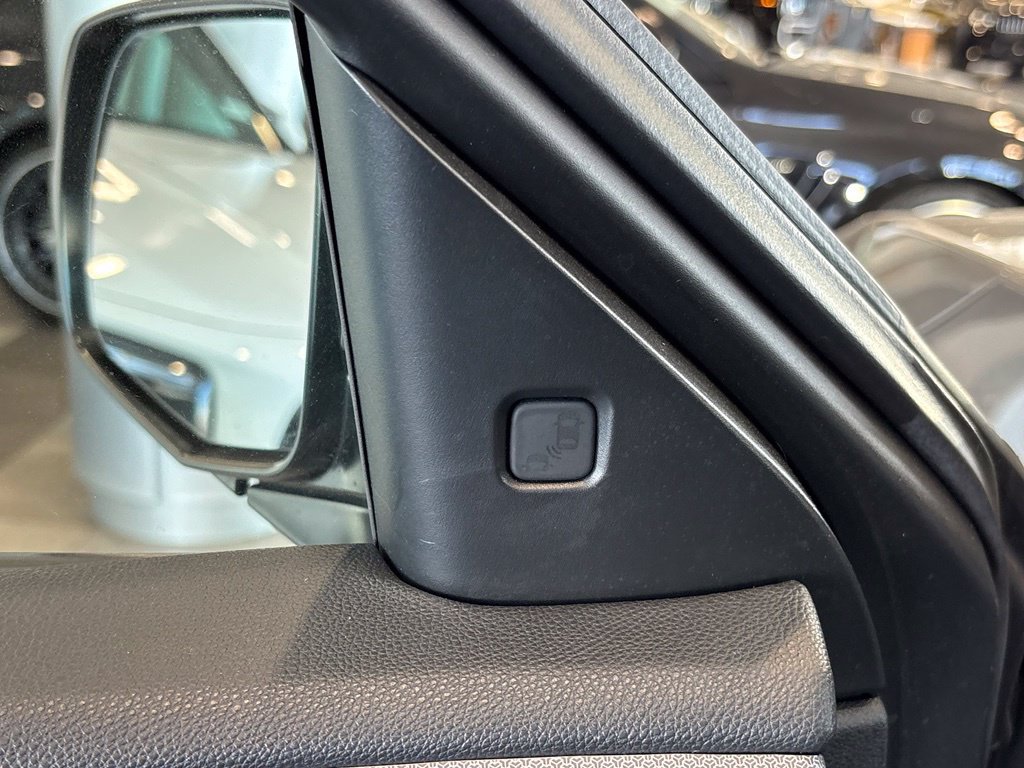 Used 2023 Acura RDX w/ Advance Package FWD image 24