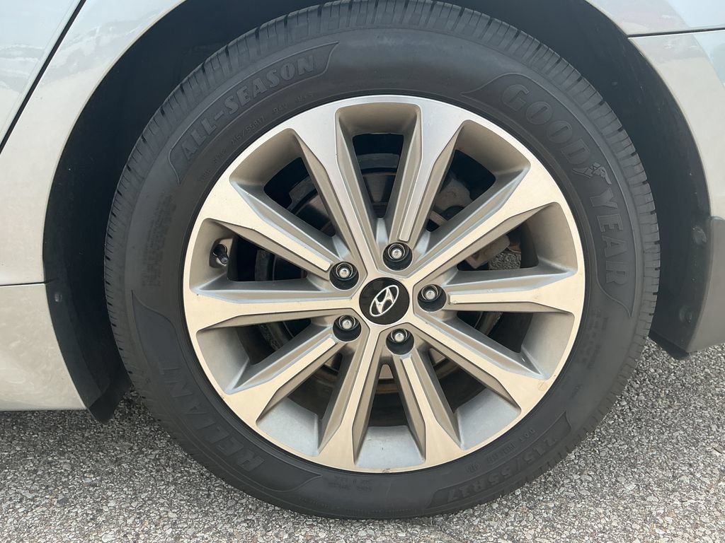 Used 2017 Hyundai Sonata Limited w/ Ultimate Package 04 FWD image 6