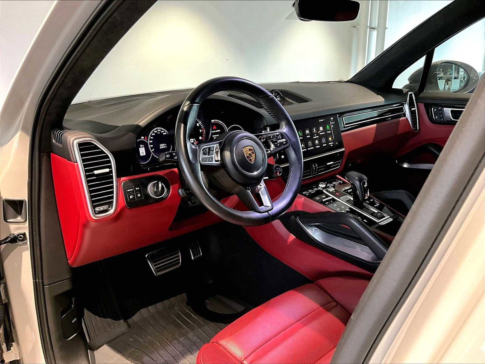 Used 2023 Porsche Cayenne Turbo S image 7