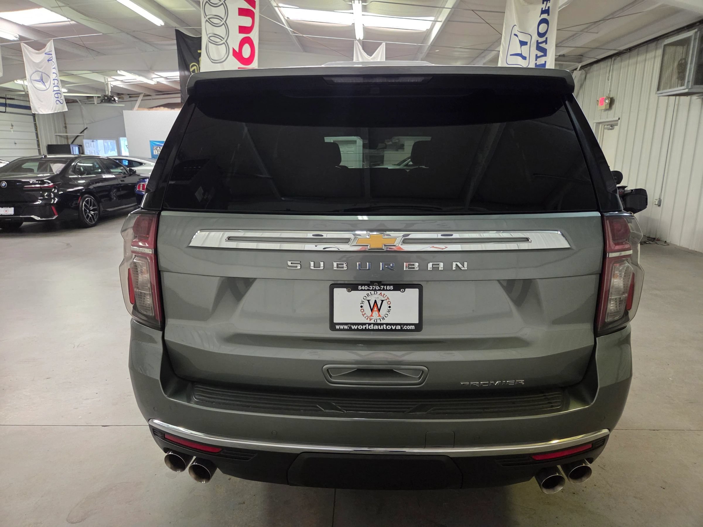 Used 2023 Chevrolet Suburban Premier RWD image 6