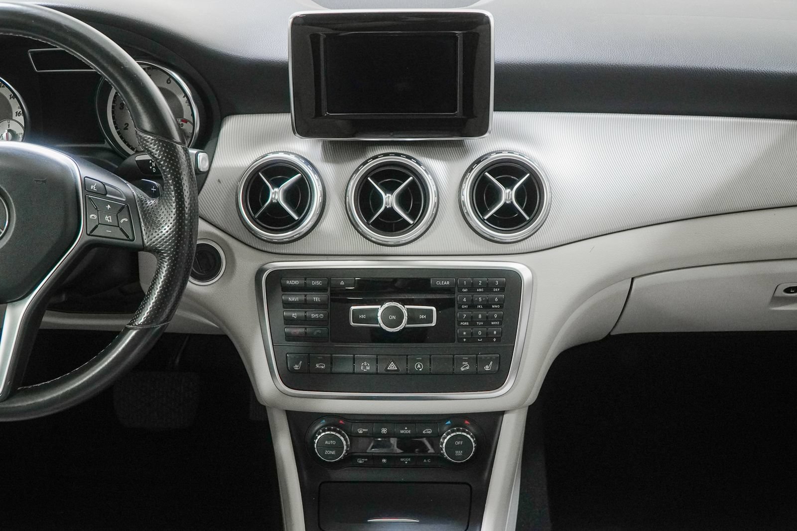 Used 2015 Mercedes-Benz GLA 250 4MATIC image 27