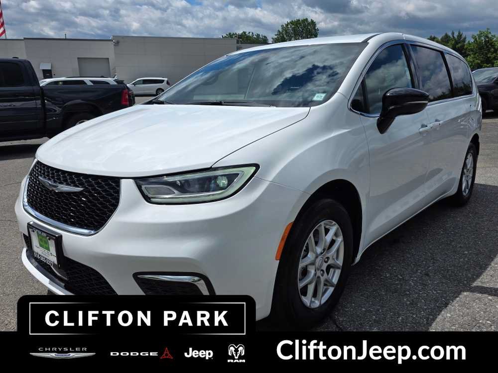Used 2026 Chrysler Pacifica Select FWD image 1
