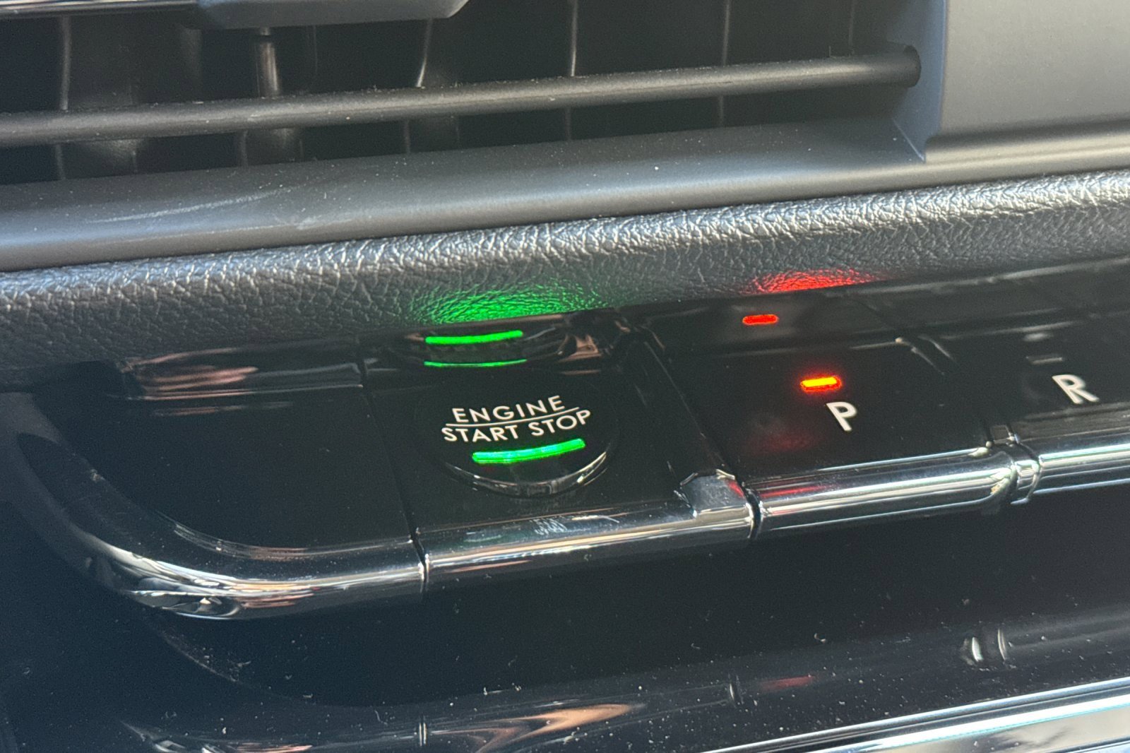 Used 2025 Lincoln Corsair Grand Touring w/ Equipment Group 301A image 22