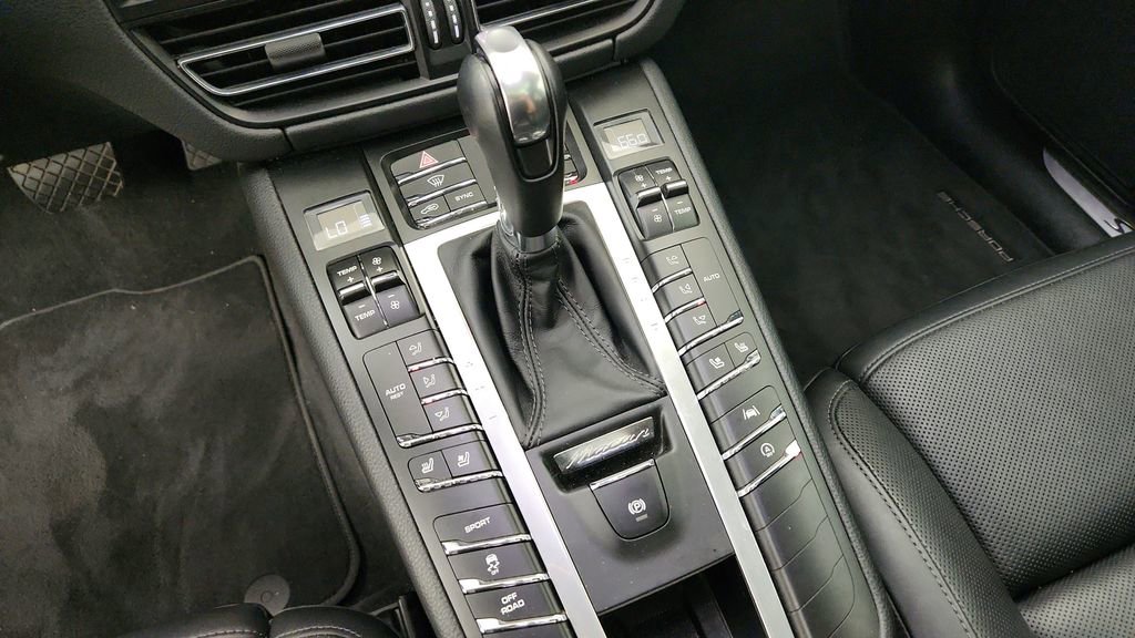 Used 2020 Porsche Macan S AWD/4WD image 32
