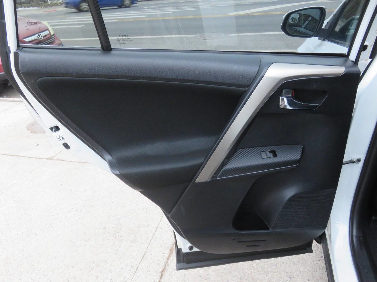 Used 2014 Toyota RAV4 XLE image 28